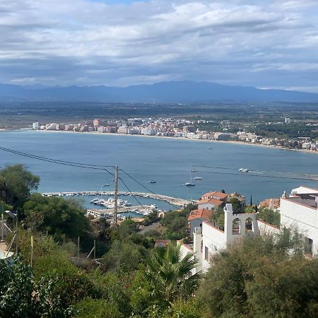 La Baie De Rose Apartment Росес Екстериор снимка