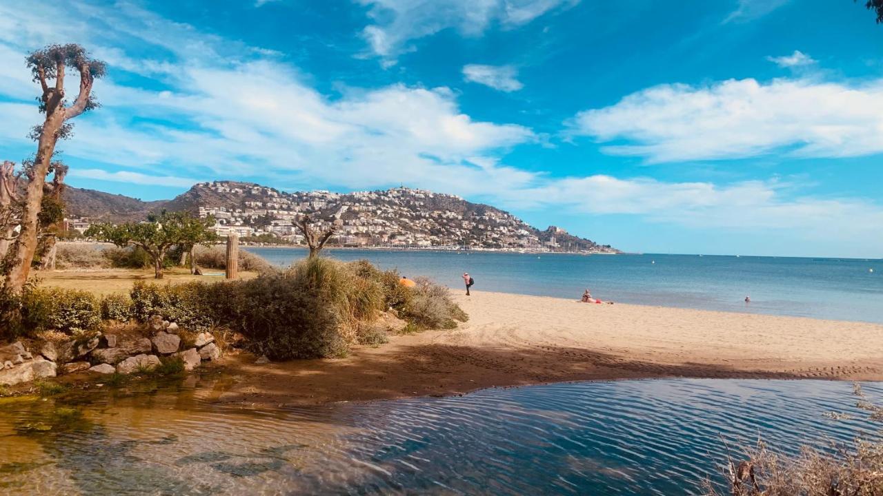 La Baie De Rose Apartment Росес Екстериор снимка